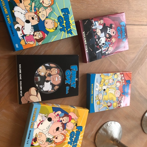 Mint Family guy 5 seasons on DVD a classic !!! - Picture 3 of 3